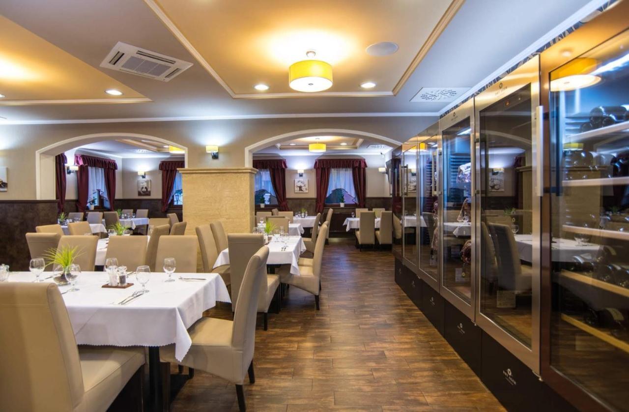 Corvin Pension And Restaurant 호텔 Veľký Meder 외부 사진