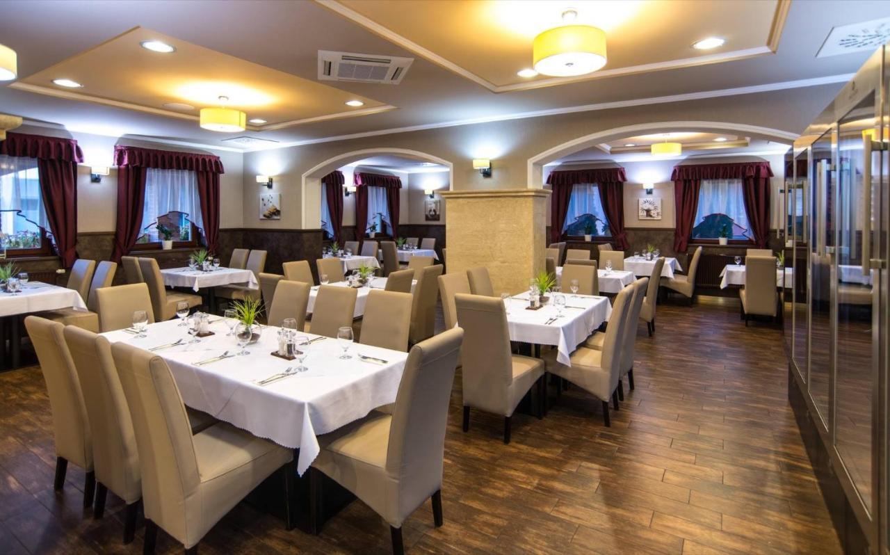 Corvin Pension And Restaurant 호텔 Veľký Meder 외부 사진